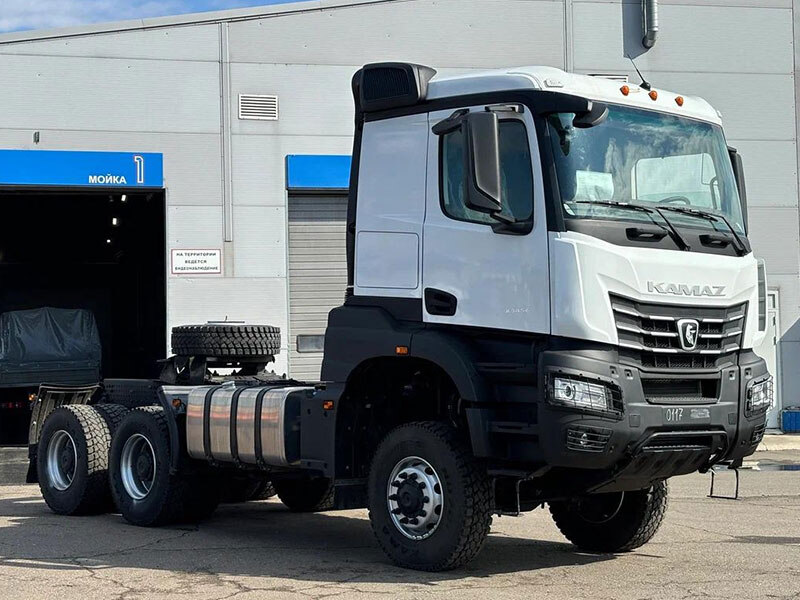sedelnyj-tyagach-kamaz-65955-40792-aa-s-nagruzkoj-na-ssu-do-217-tonny-1-1