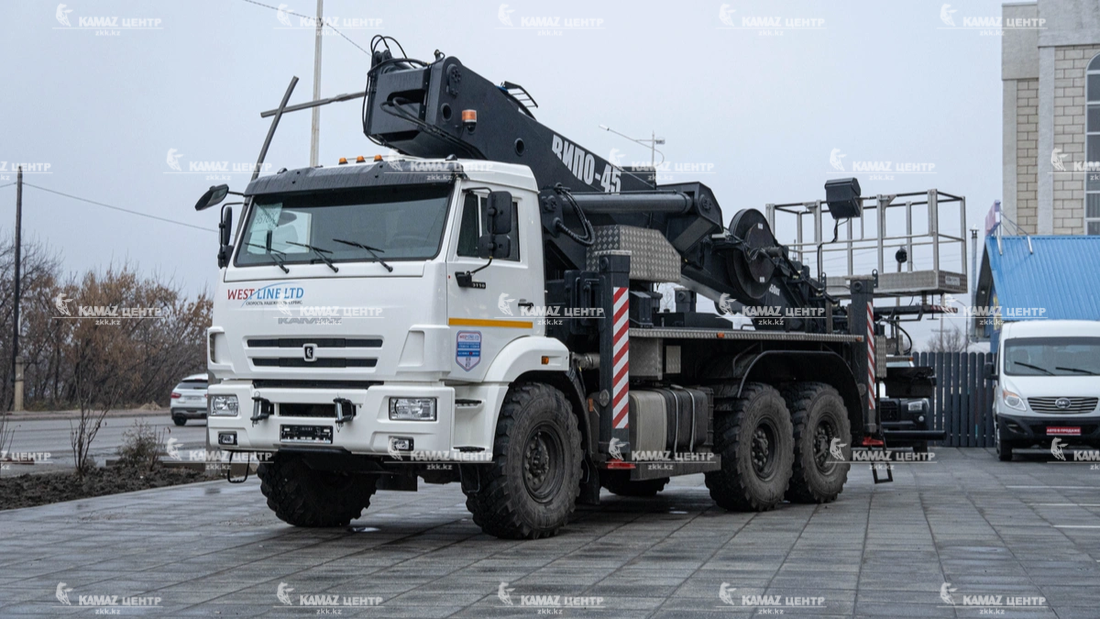 avtogidropodemnik-vipo-45-kamaz-43118-8