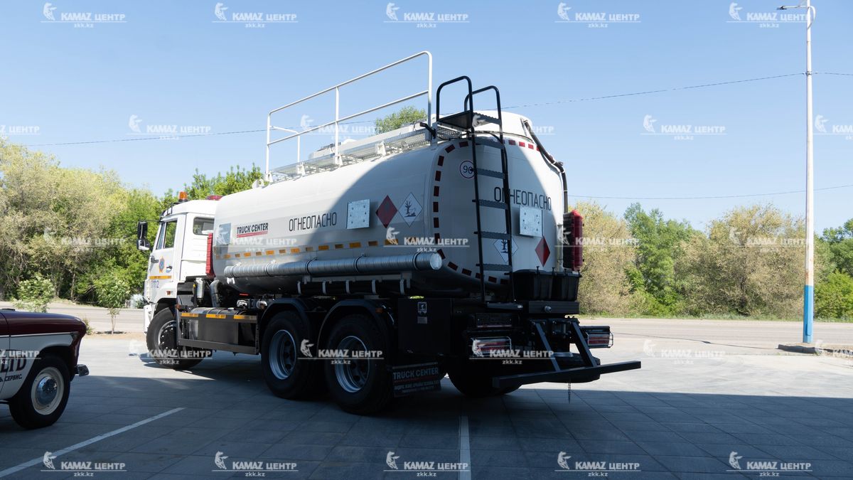 avtotoplivozapravshchik-17-m-na-shassi-kamaz-65115-50-3