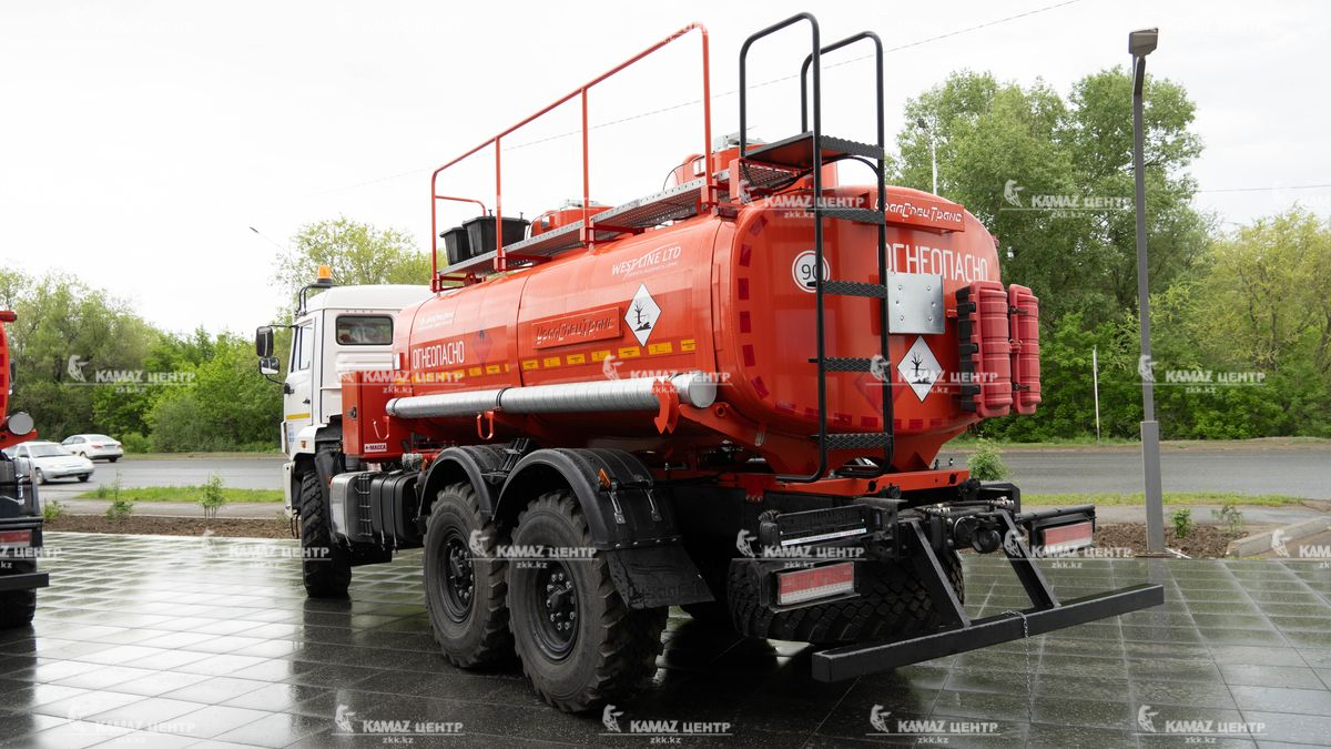 avtotoplivozapravshchik-atz-11-2b-2-otseka-na-shassi-kamaz-43118-50-6h6-6