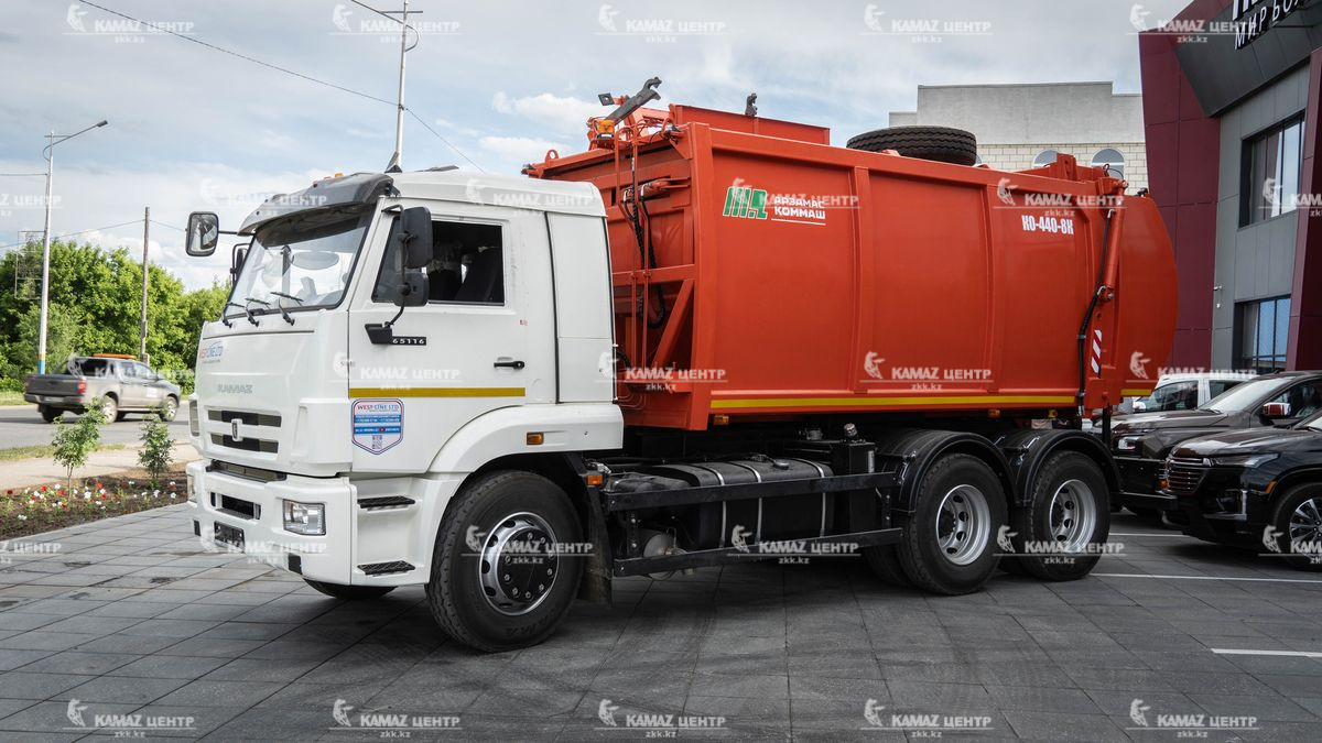 musorovoz-ko-440-8k-na-shassi-kamaz-65116-4