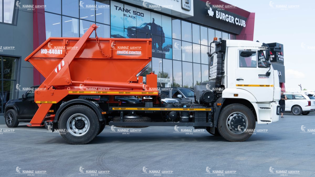 musorovoz-kontejnernyj-ko-440a1-na-shassi-kamaz-43253-4