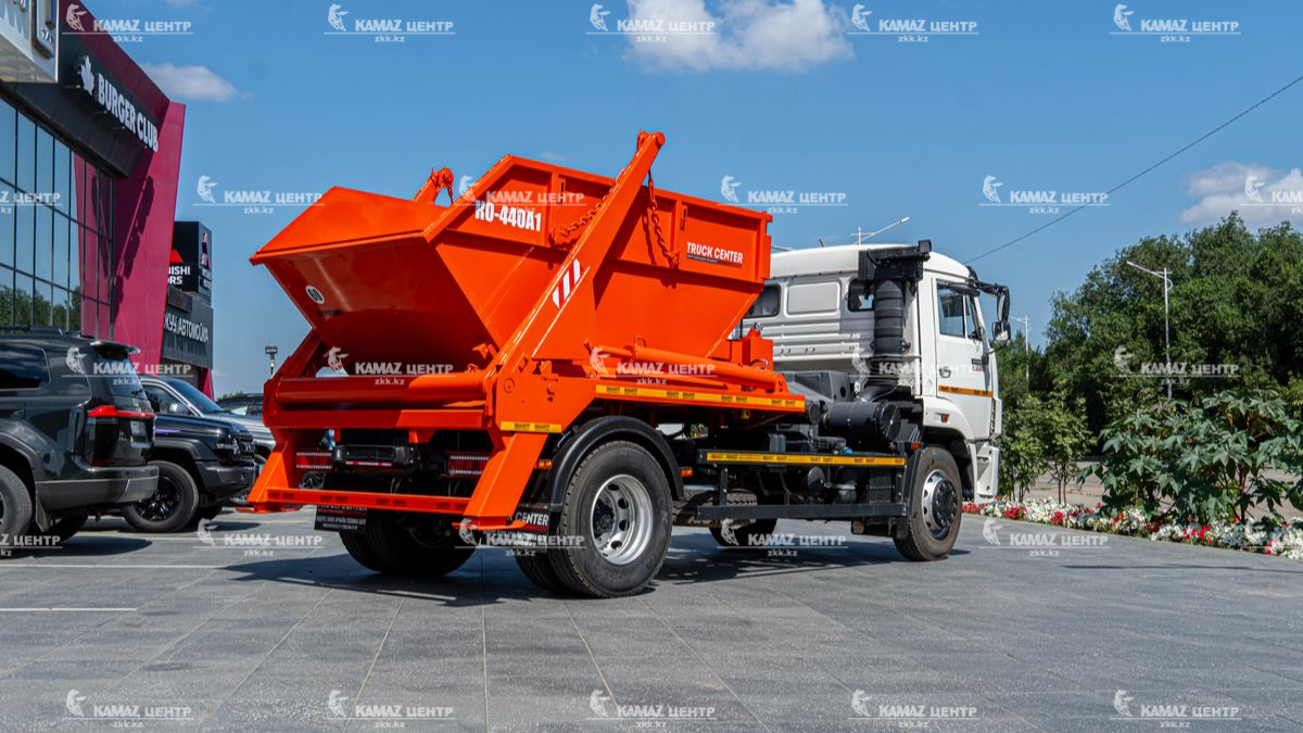 musorovoz-kontejnernyj-ko-440a1-na-shassi-kamaz-43253-5