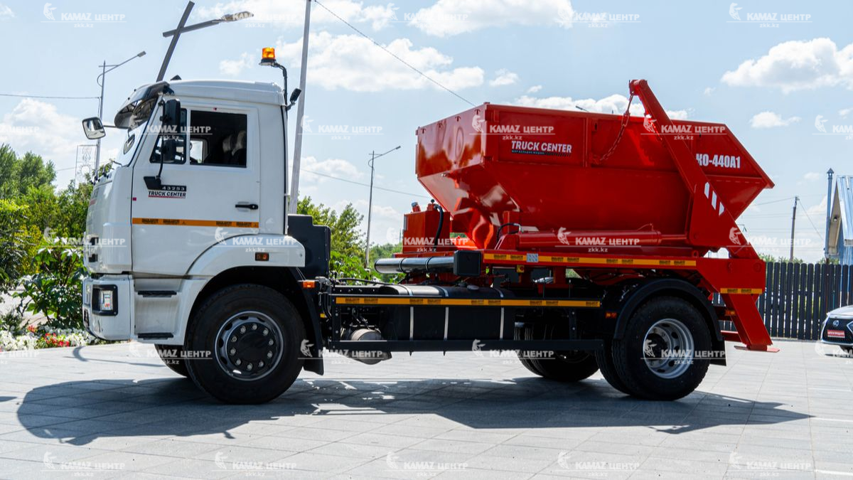 musorovoz-kontejnernyj-ko-440a1-na-shassi-kamaz-43253-7