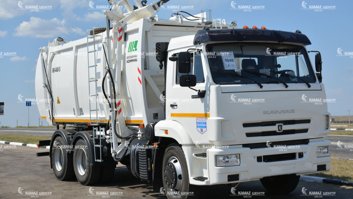 musorovoz-s-bokovoj-zagruzkoj-ko-440-5-na-shassi-kamaz-65115-12