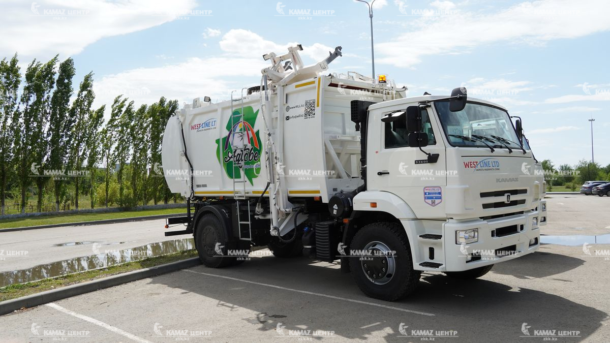 musorovoz-s-bokovoj-zagruzkoj-ko-440-8k-3