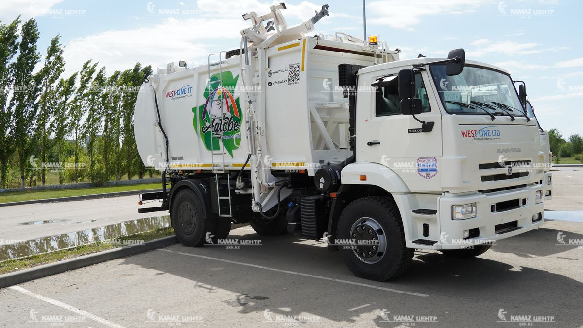 musorovoz-s-bokovoj-zagruzkoj-ko-440-8k-4