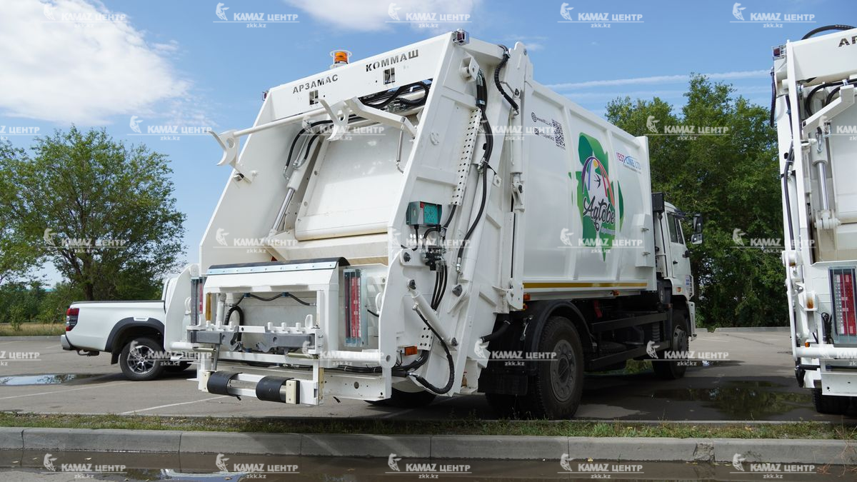 musorovoz-s-zadnej-zagruzkoj-ko-440v-02