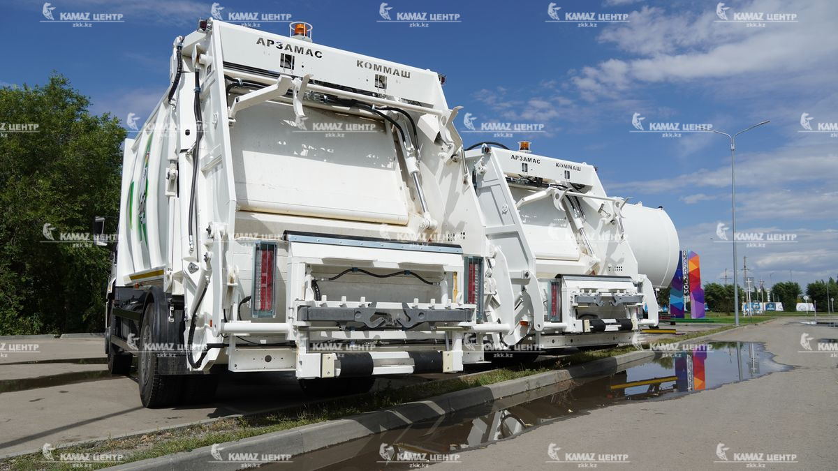 musorovoz-s-zadnej-zagruzkoj-ko-440v-04