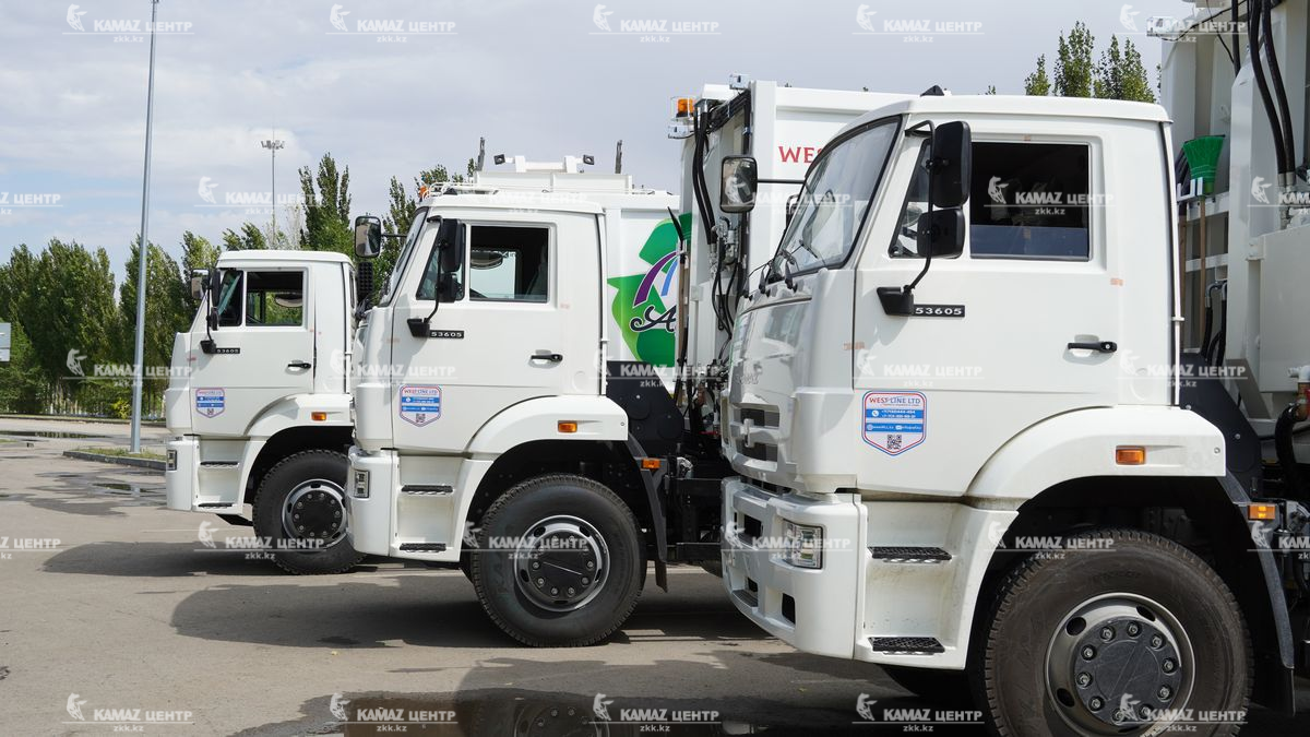 musorovoz-s-zadnej-zagruzkoj-ko-440v-08