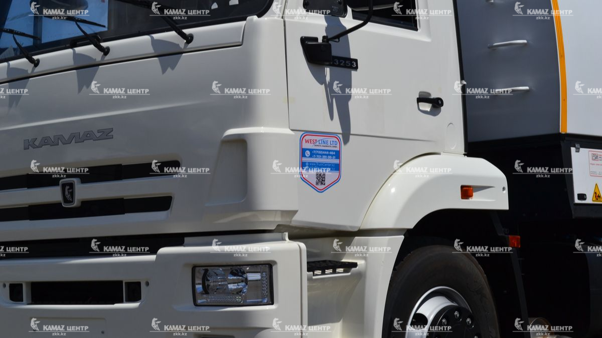vakuumno-podmetalnaya-mashina-na-shassi-kamaz-43253-4