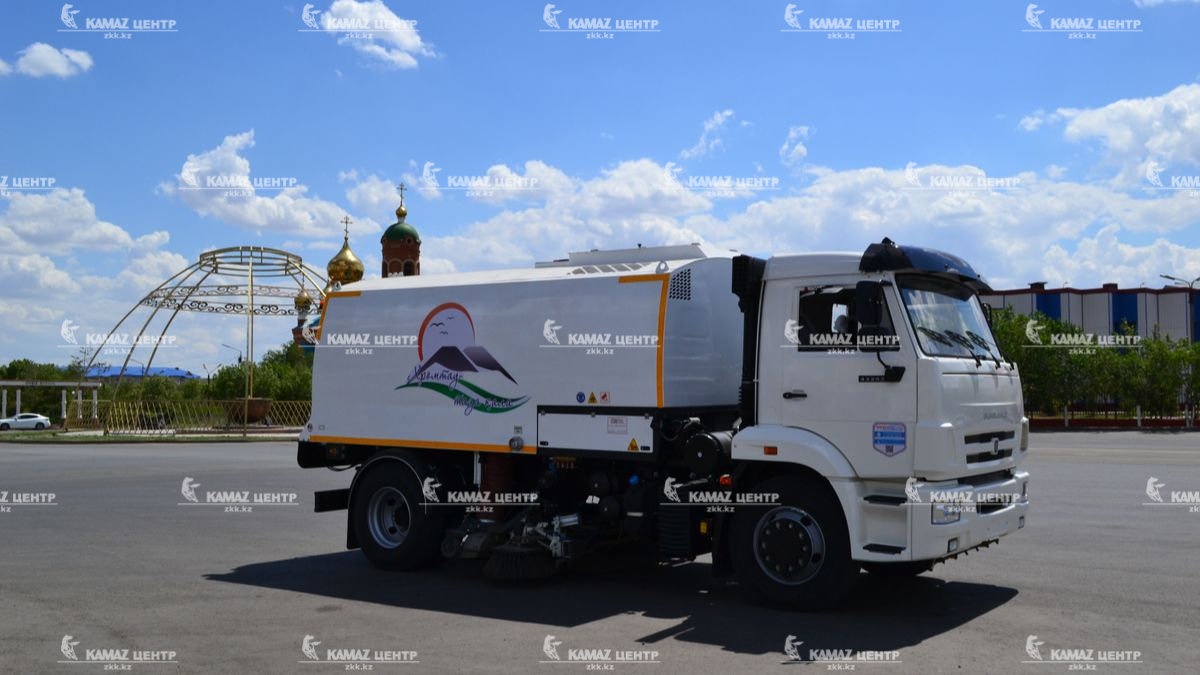 vakuumno-podmetalnaya-mashina-na-shassi-kamaz-43253-7