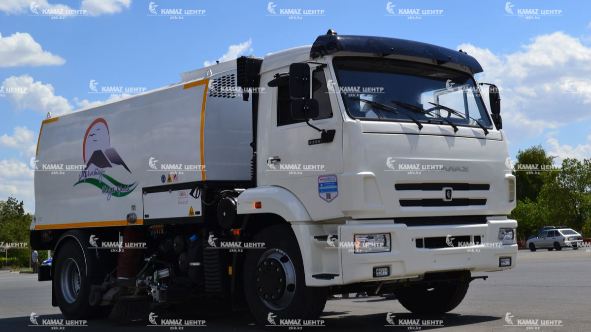 vakuumno-podmetalnaya-mashina-na-shassi-kamaz-43253-8