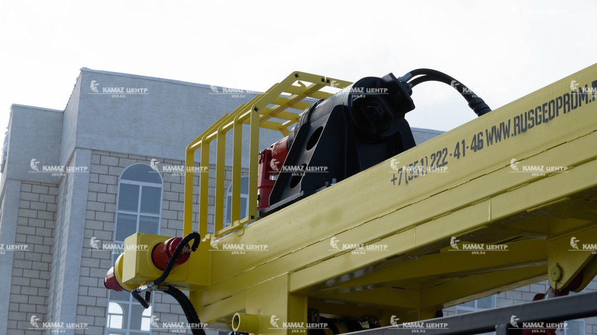 agregat-zaglubleniya-ankerov-aza-3m-na-shassi-kamaz-53504-06